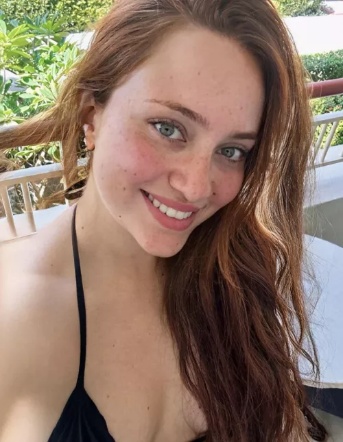 I want someone to hold my hand in public 