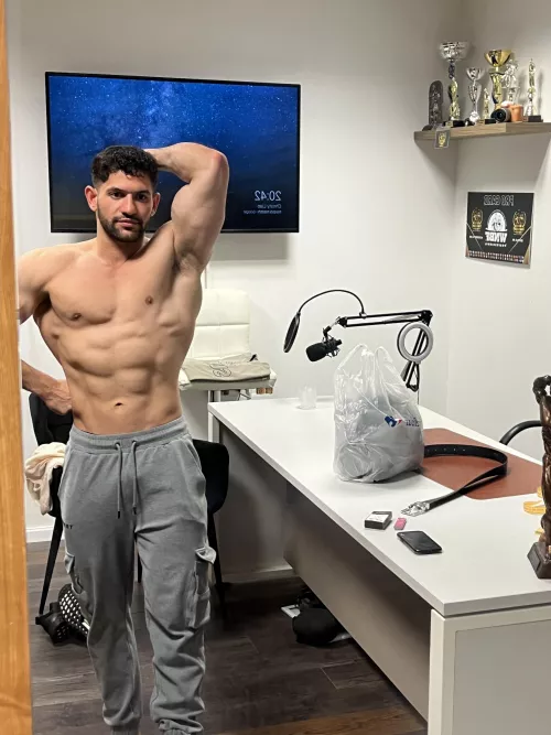 If your master ain’t looks like this he ain’t your truly master