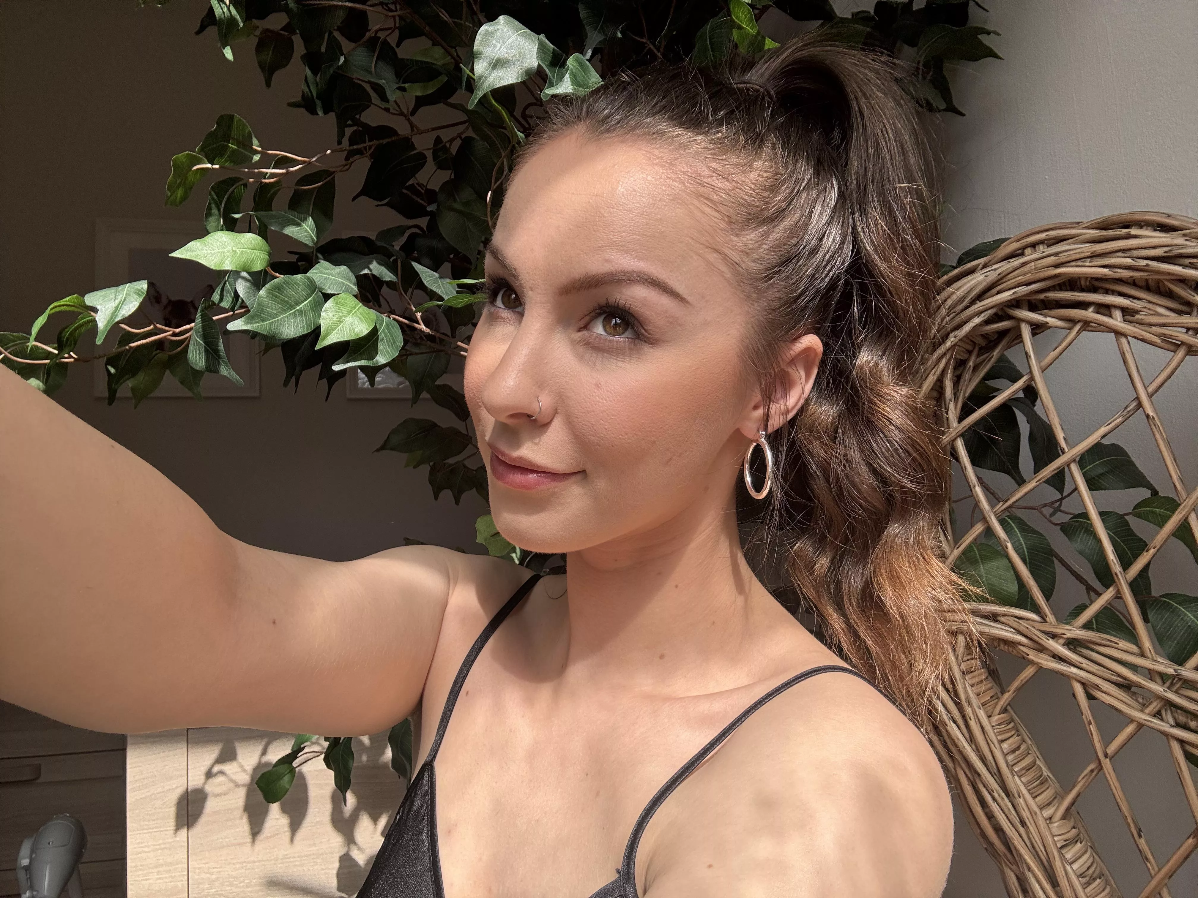 Who likes cute sunny selfies (f) 