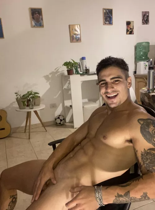 [24] bet you wish you could touch this body