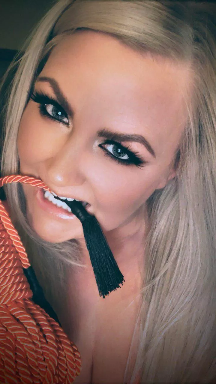 Check out my FREE Onlyfans for more of my MILF curves. Link below