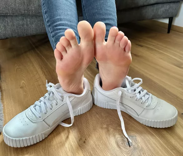 Fresh out of my sneakers! Any volunteers to lick them clean?! 