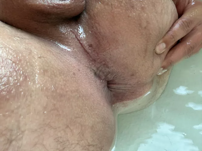 I’m straight and I like my ass eaten so of course I keep it clean