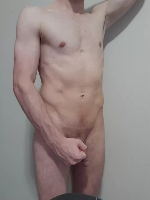 (m) 27 Been working out for the last few months, trying to tone my stomach and bulk up my arms.