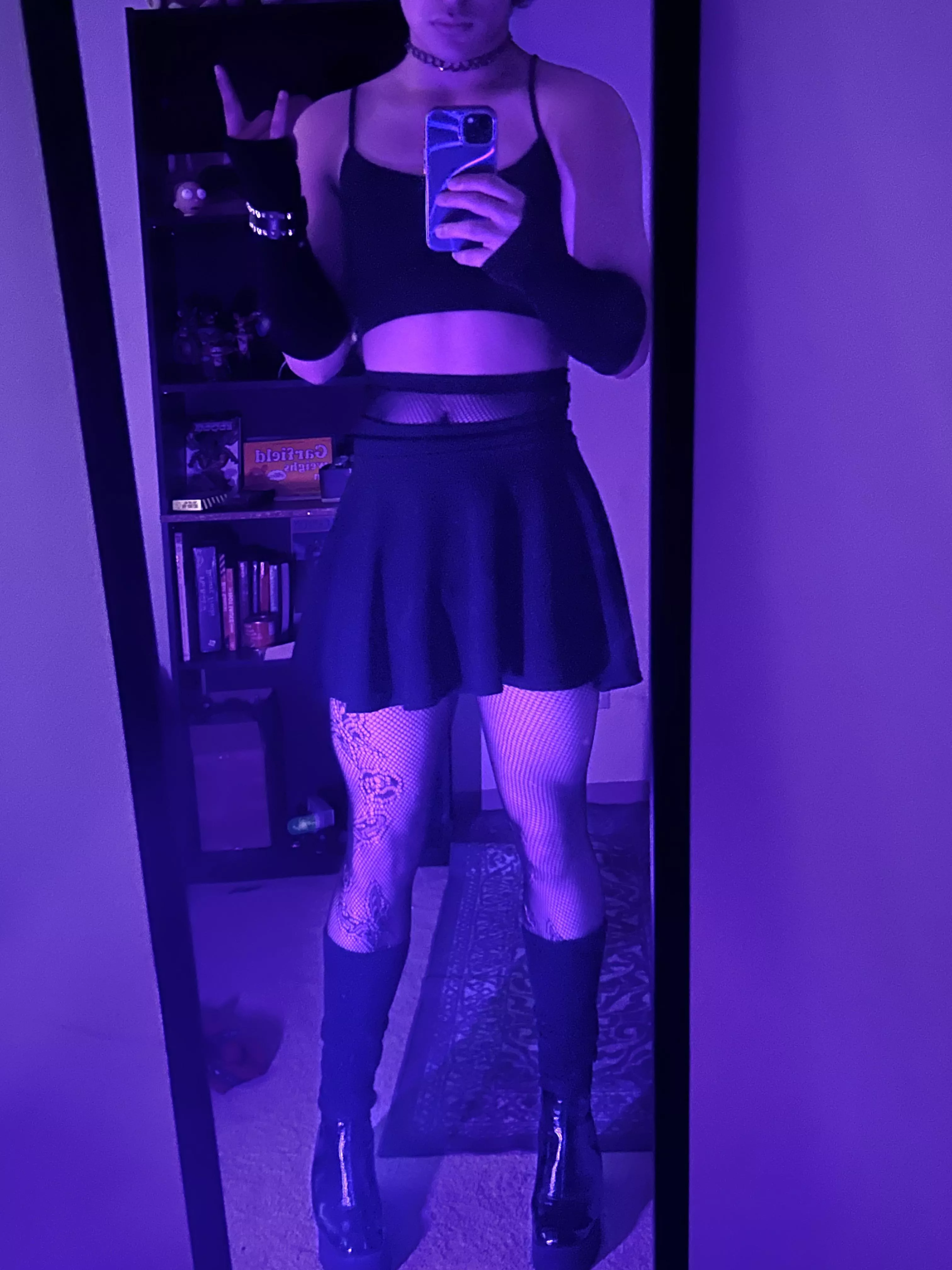 Mmmm boys in fishnets 🖤