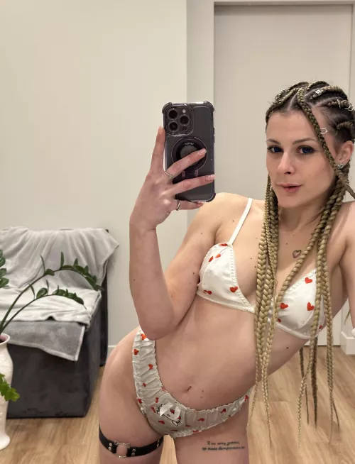 My fit tummy is the perfect place for your cum