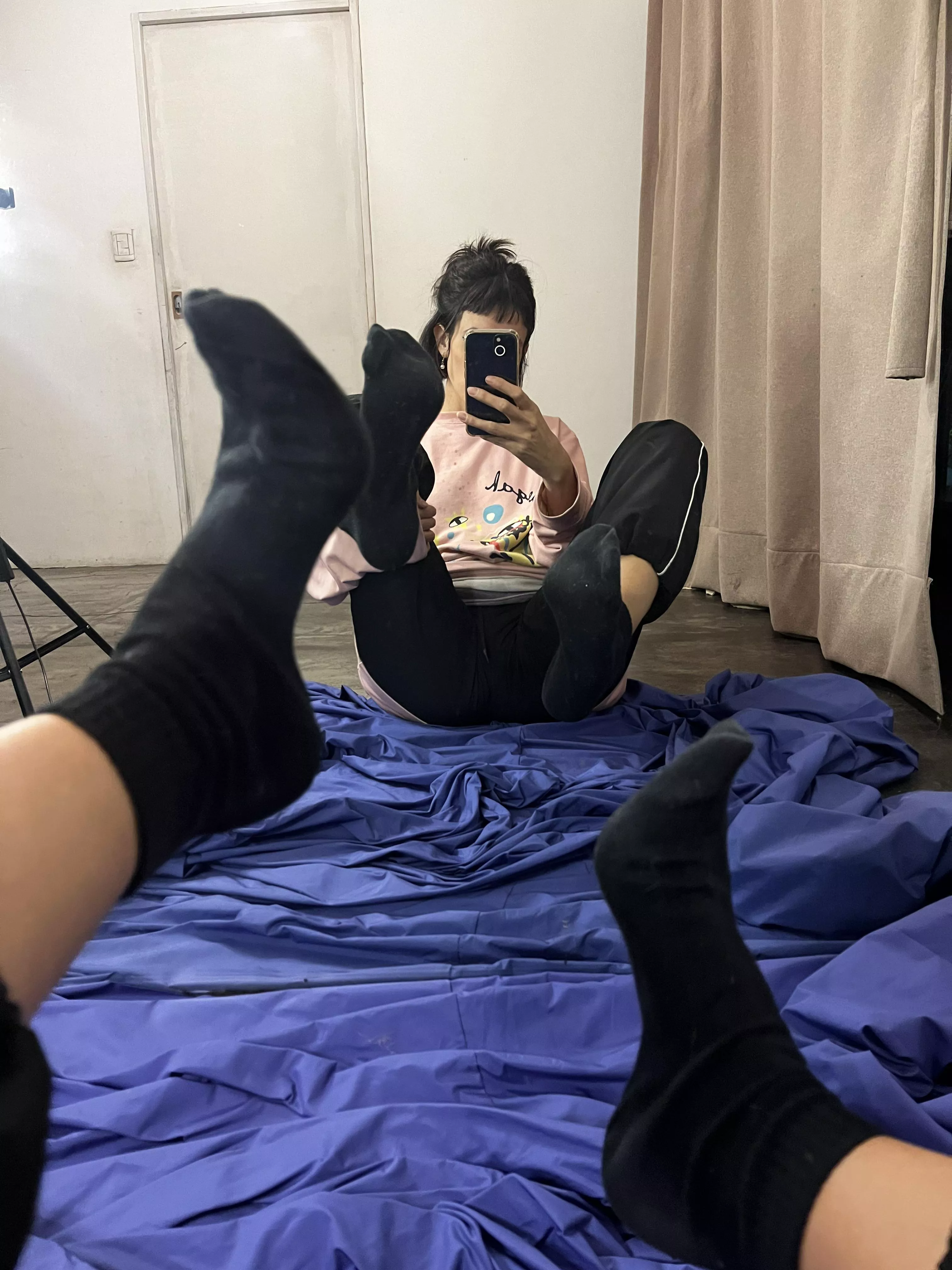 Where do you want to smell? feet or soles? 