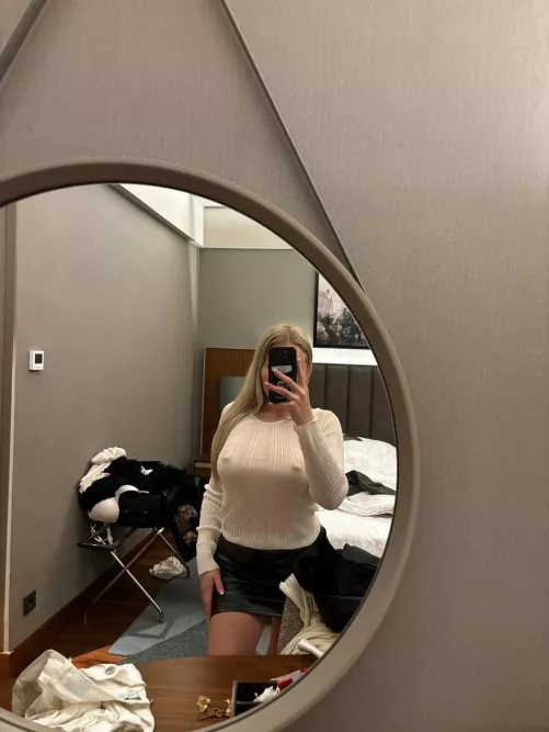 Who needs a bra, when your boobs are this perky without one?