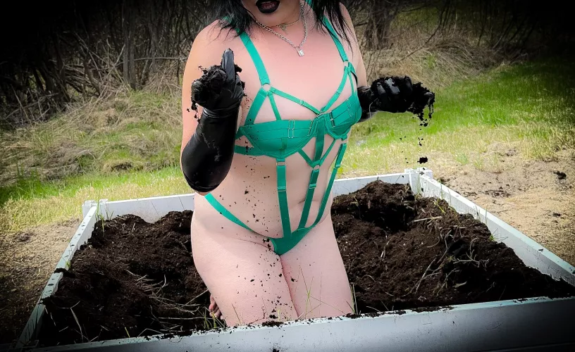 Will you come seed Mistress' soil!? 🌼💦😈