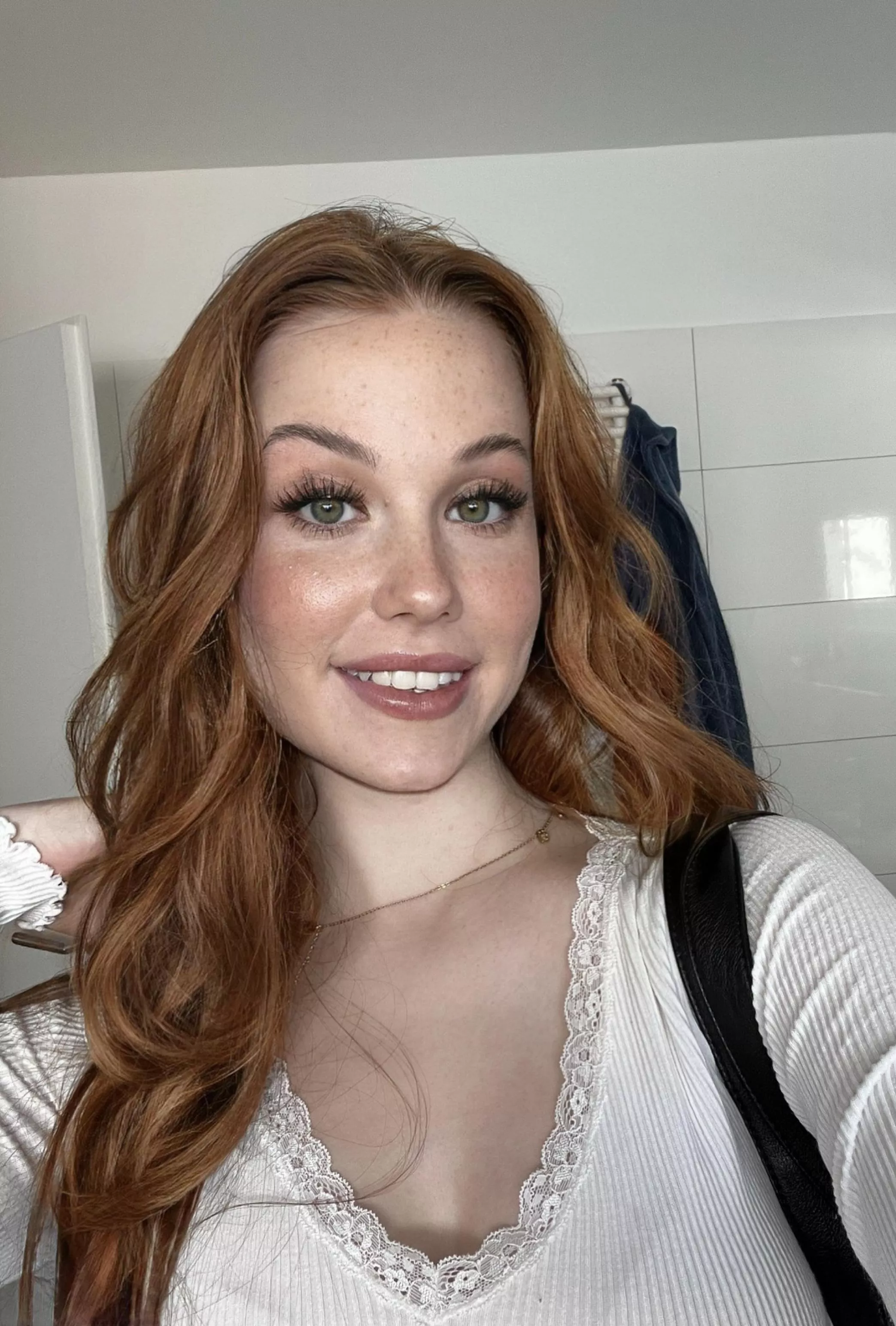 would you date an Irish girl like me ? F19