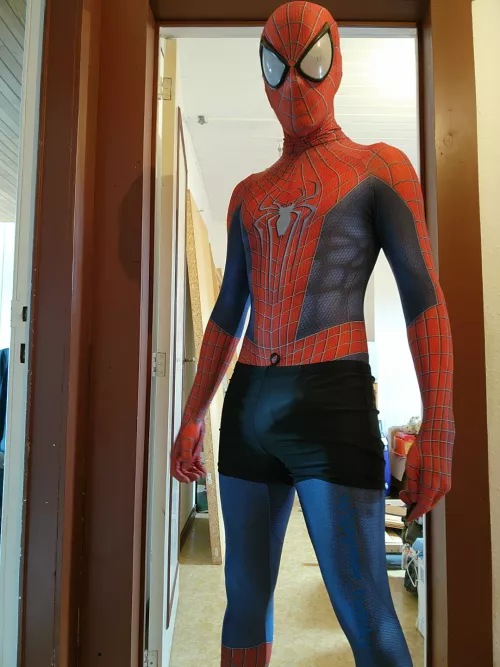 [18] Spidey's ready for the pool, are you coming ?