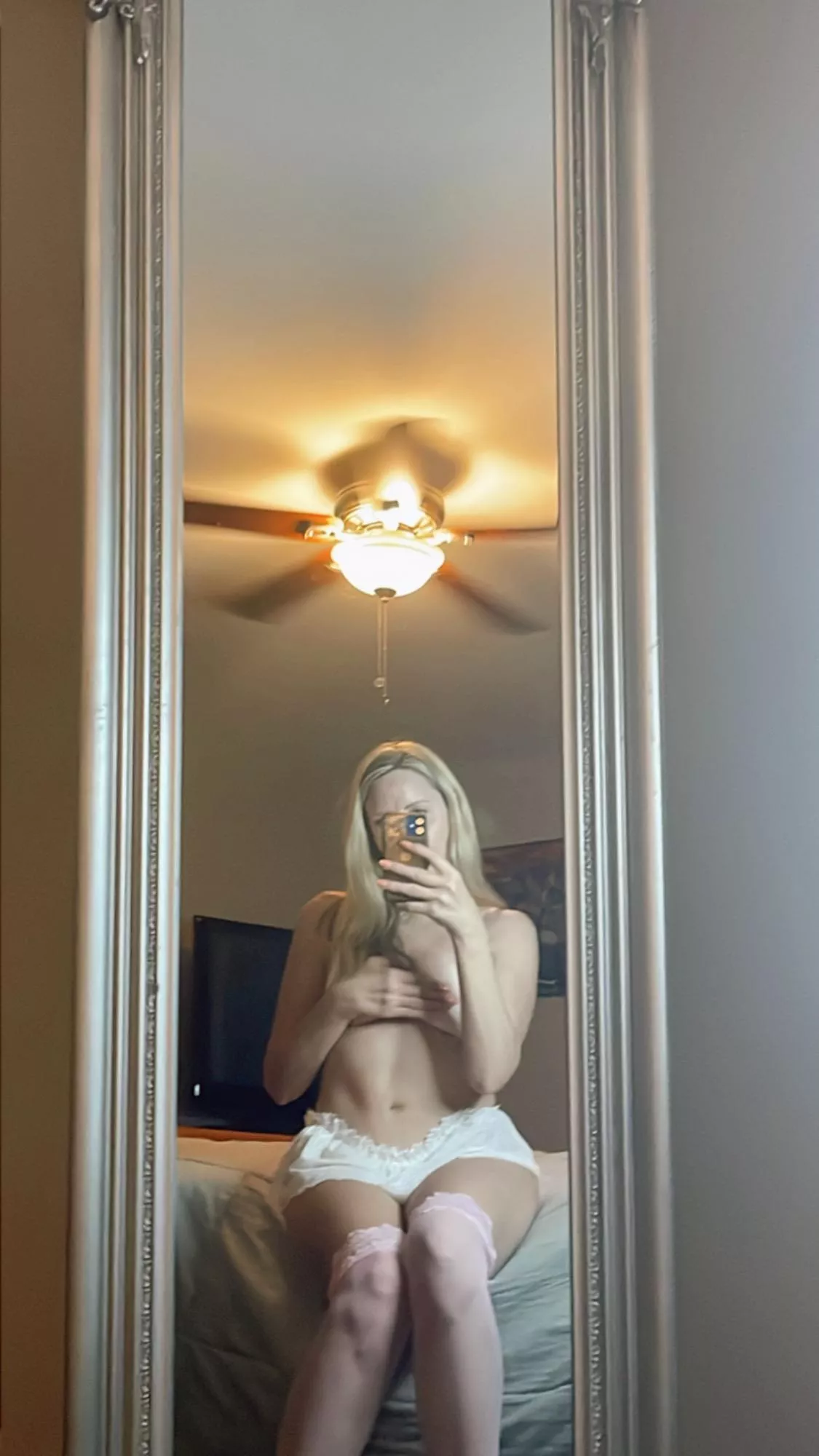 @amandastarrly being alone in the room is a time where I do a lot of things I can't do in public