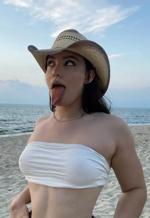 Daniela Flores (@floresdani318)