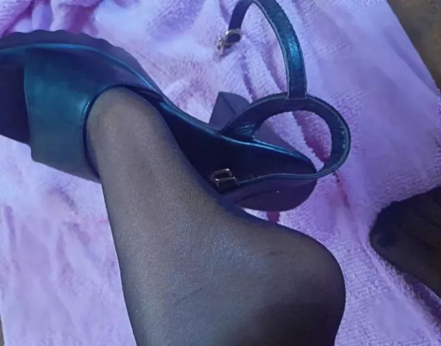 Does seeing my feet in nylons and dangling heels make you weak? ;)