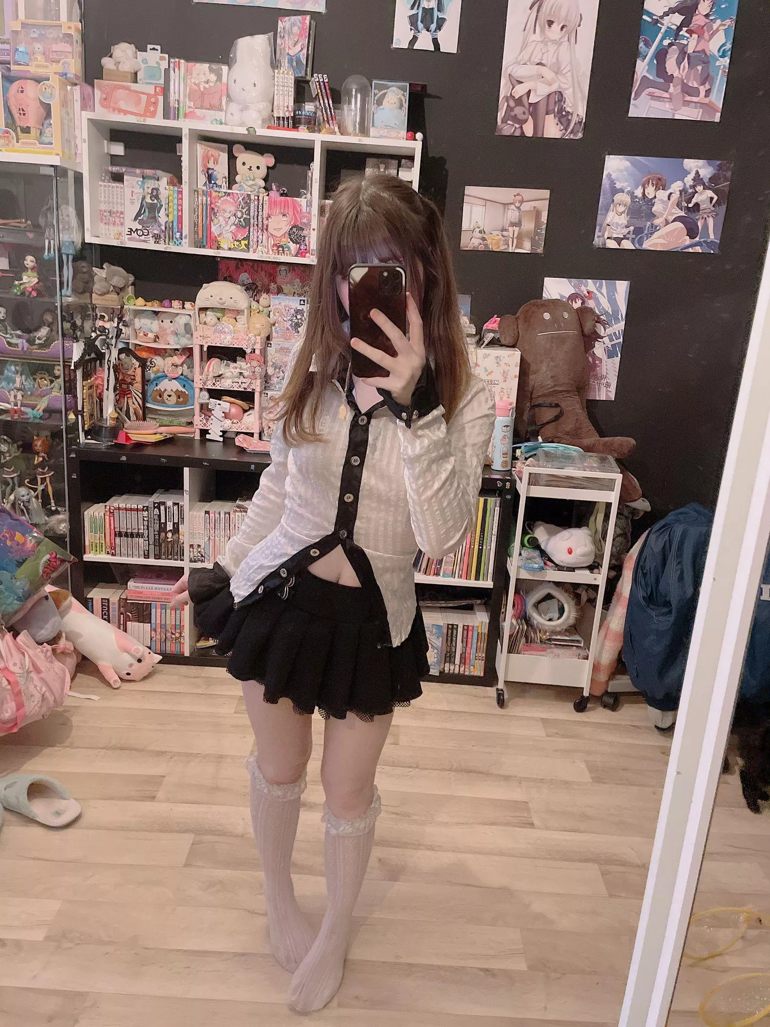 Golden Pupu being stretched out🥵