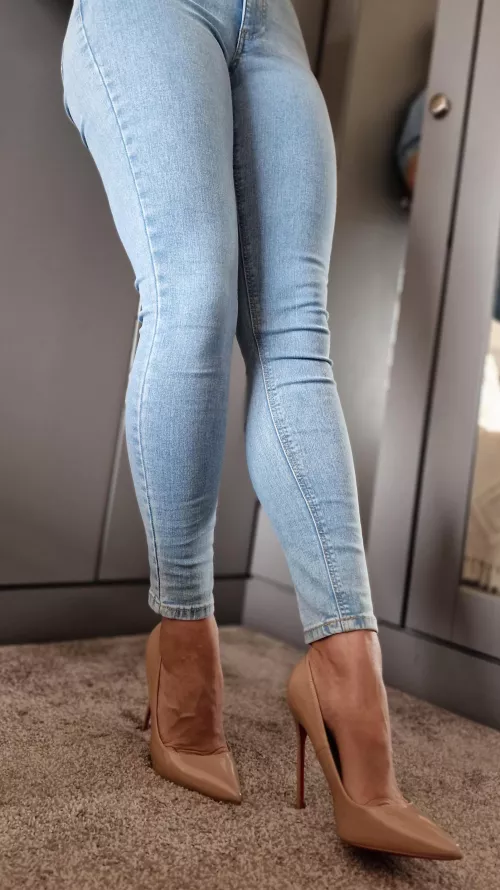 Heels and jeans 👄
