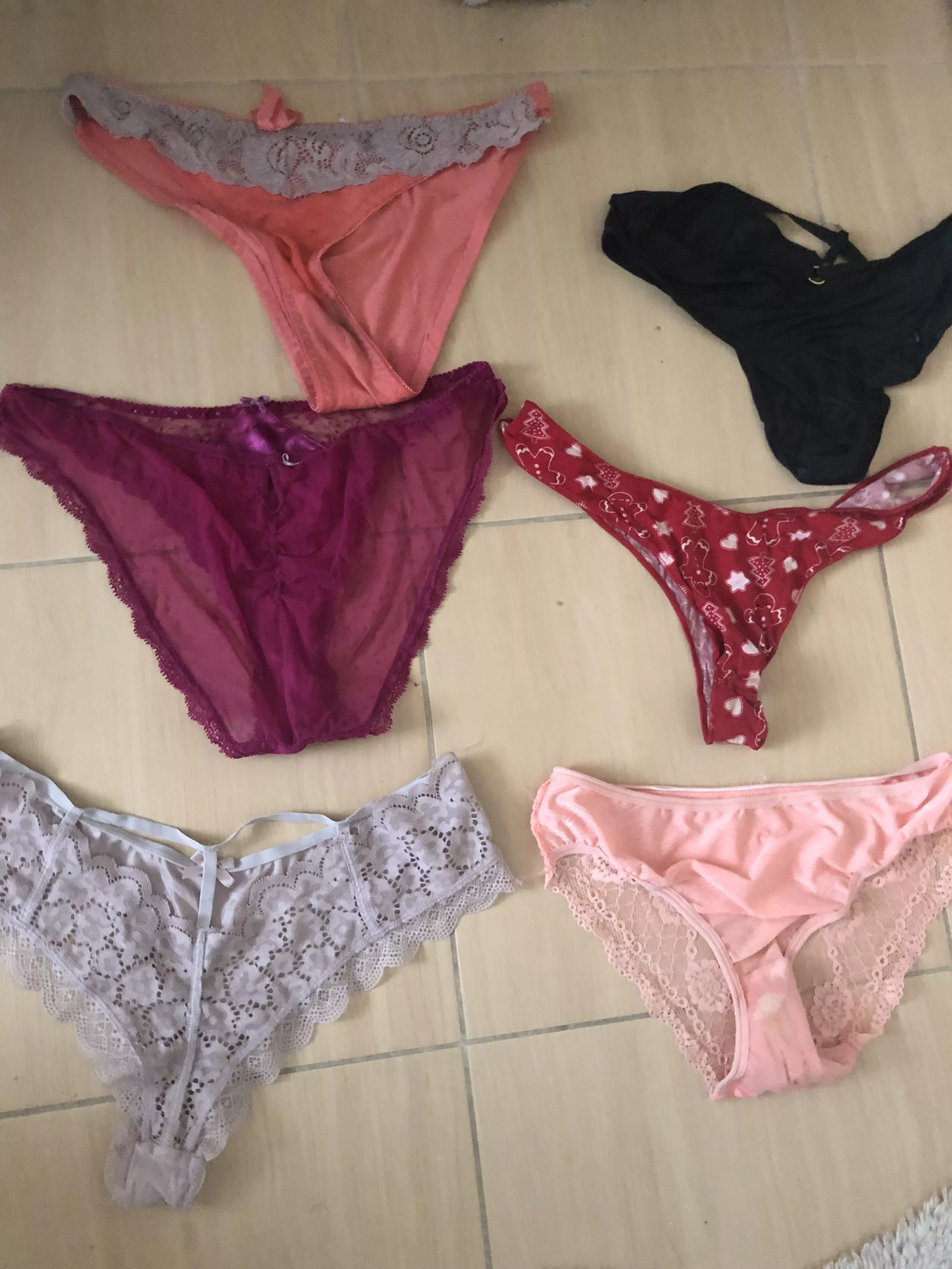 I can show my mom's and sister's panties on snapchat and do something with them