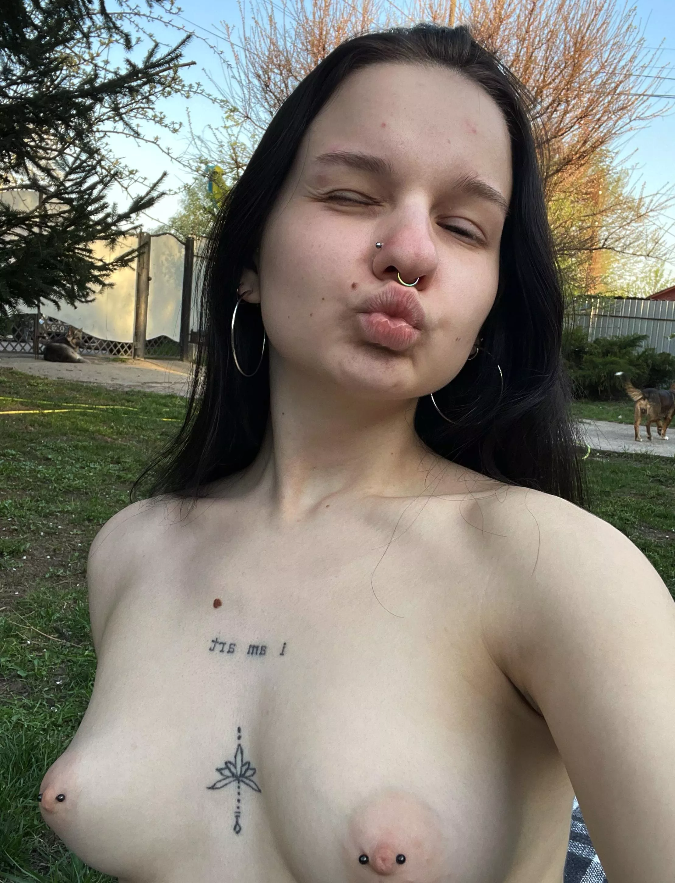 Impossible hide those tits and lips