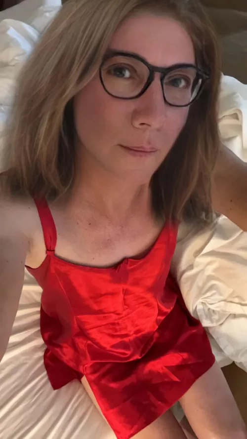 It’s time to get into bed with me! 👩🏻‍🦰❤️