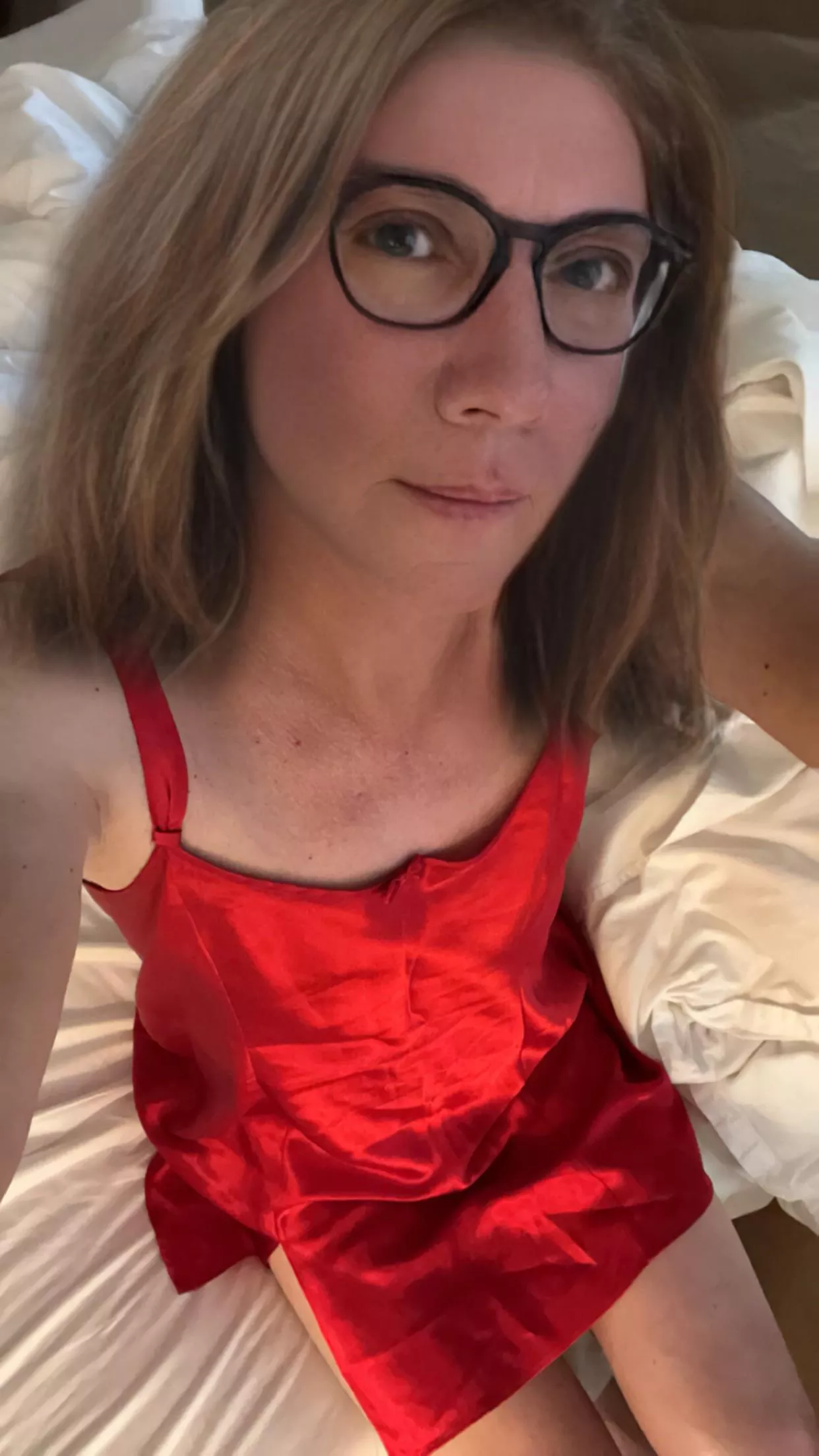 It’s time to get into bed with me! 👩🏻‍🦰❤️