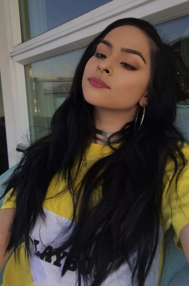 leaving the hair black, long and in front for y'all to see