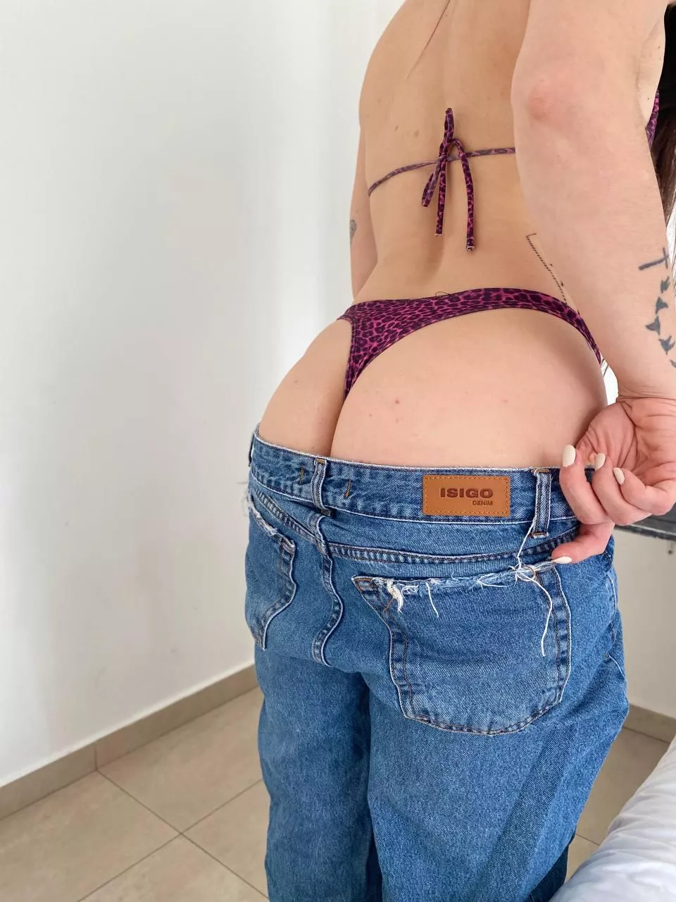 My ass is so white that a little slap will turn it red