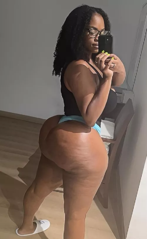 Nice and round 🍑🍑😛😛