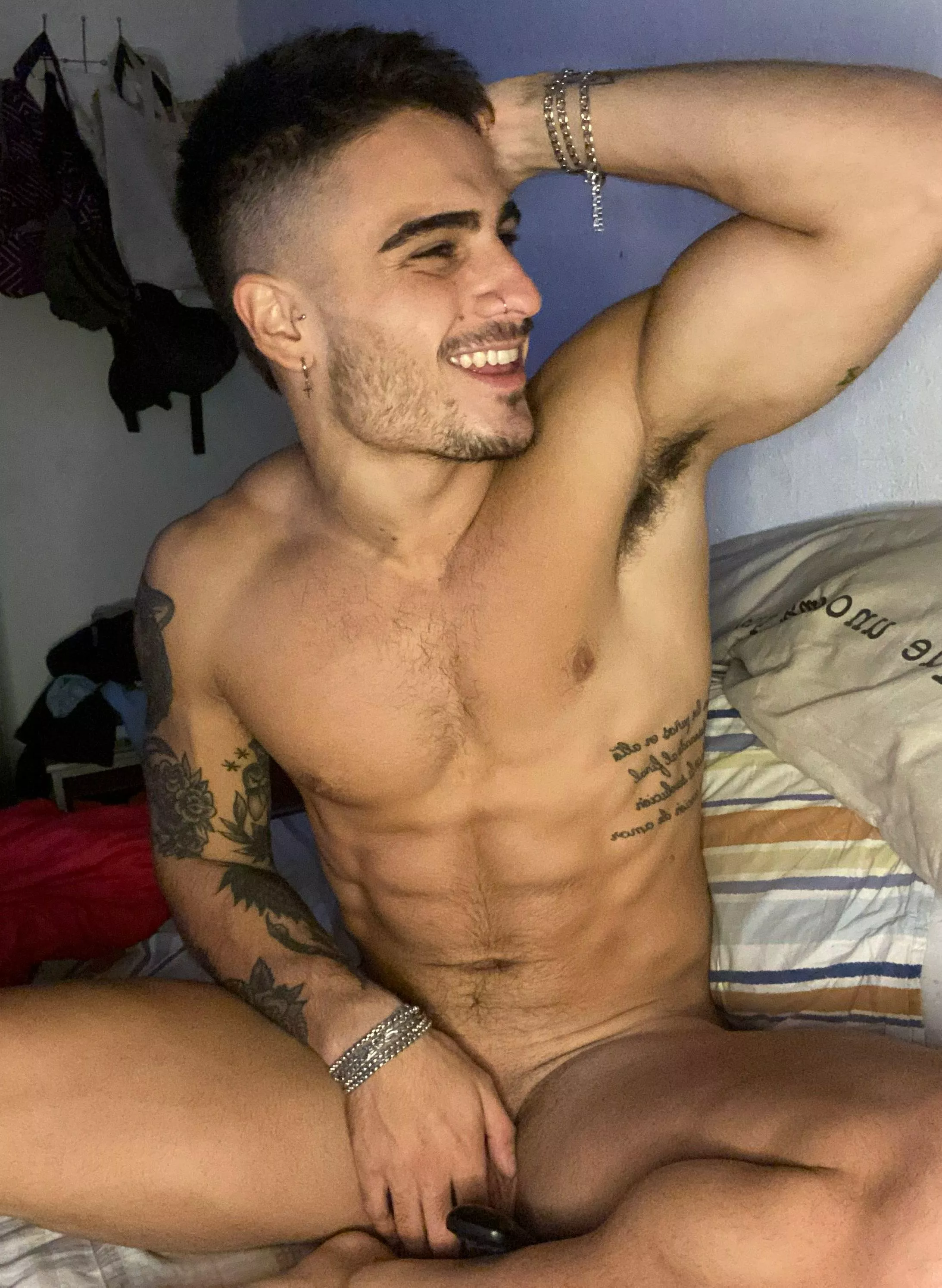 Smell my sweaty, hairy pits: are you dripping yet?