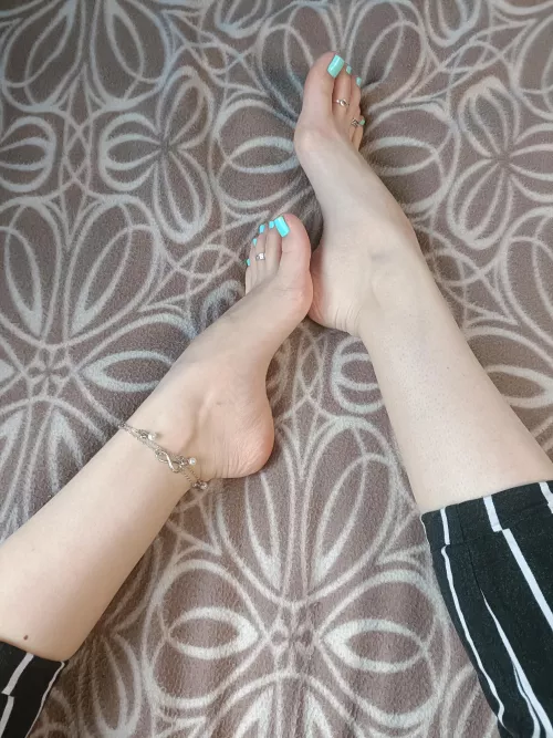 Trace your tongue along my arches and suck my toes
