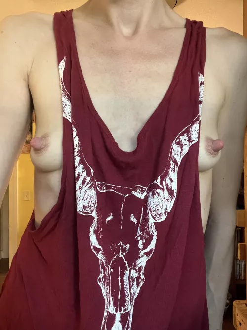 When summer temps roll in, this shirt is a fav for all day wear!🔥