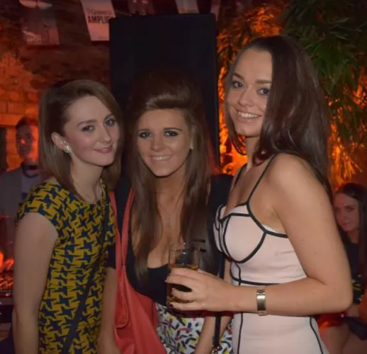 [3] Which club girl are you giving a facial?