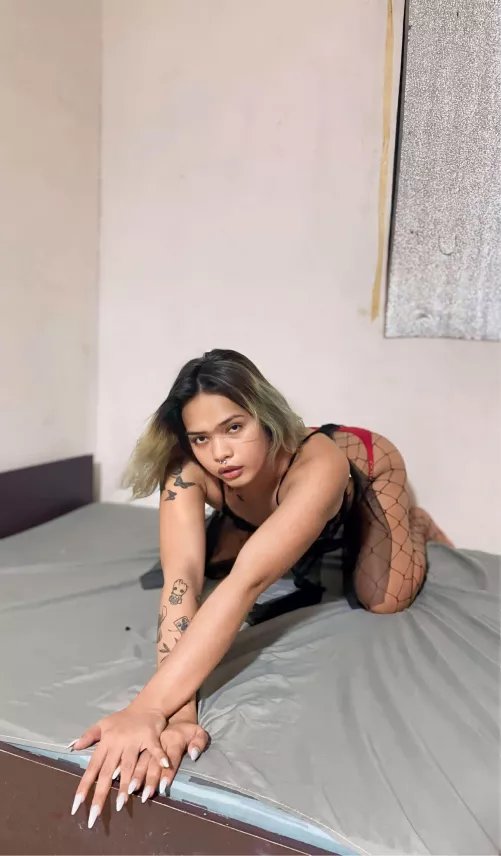 Be honest, would you let a trans girl choke you between her thigh? 