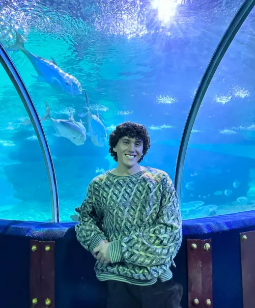 enjoying the aquarium 😁