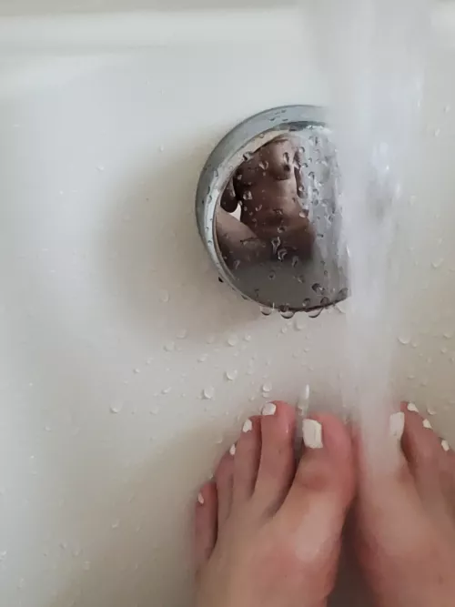 [F] Phew. No one can see me. They can just see my toes. 🙃