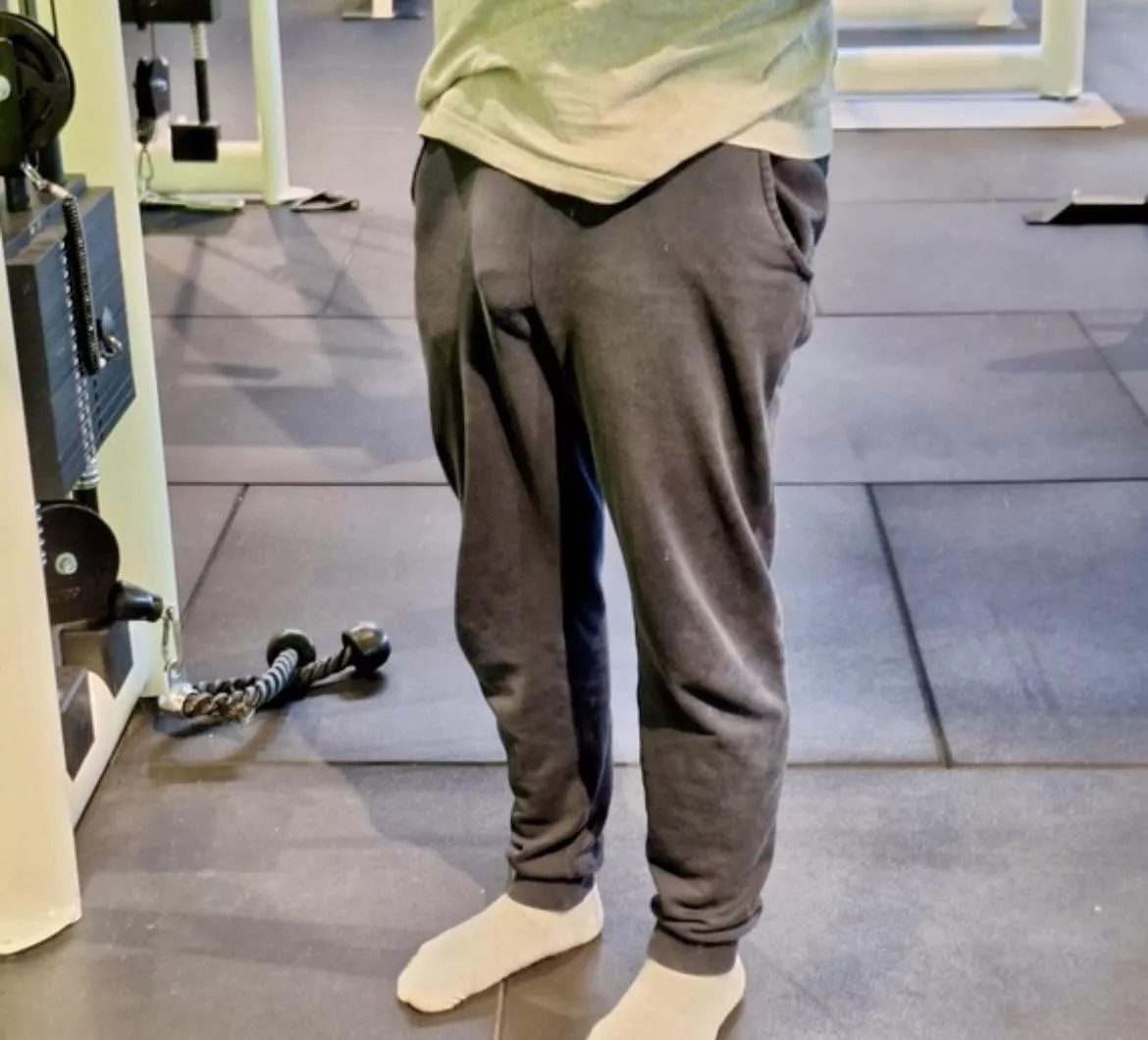 Is my 8 incher being freeballed at the gym noticeable?