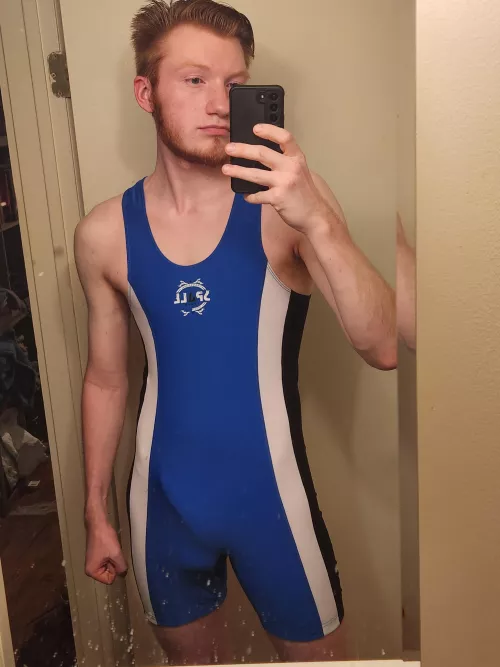 (M20) Old High school singlet still fits comfortably, I think my dick agrees too