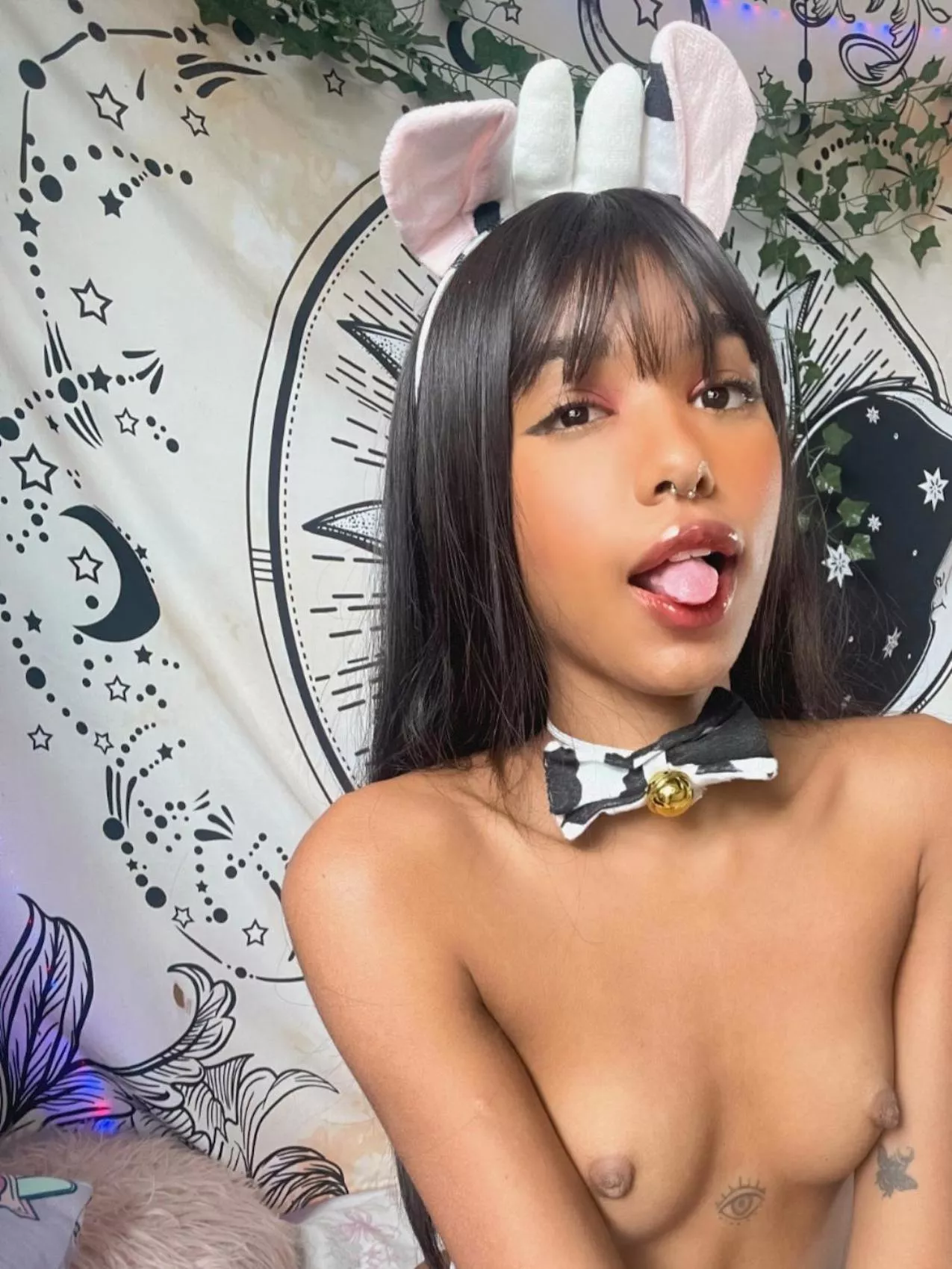 My younger woman tits are so petite and sexy