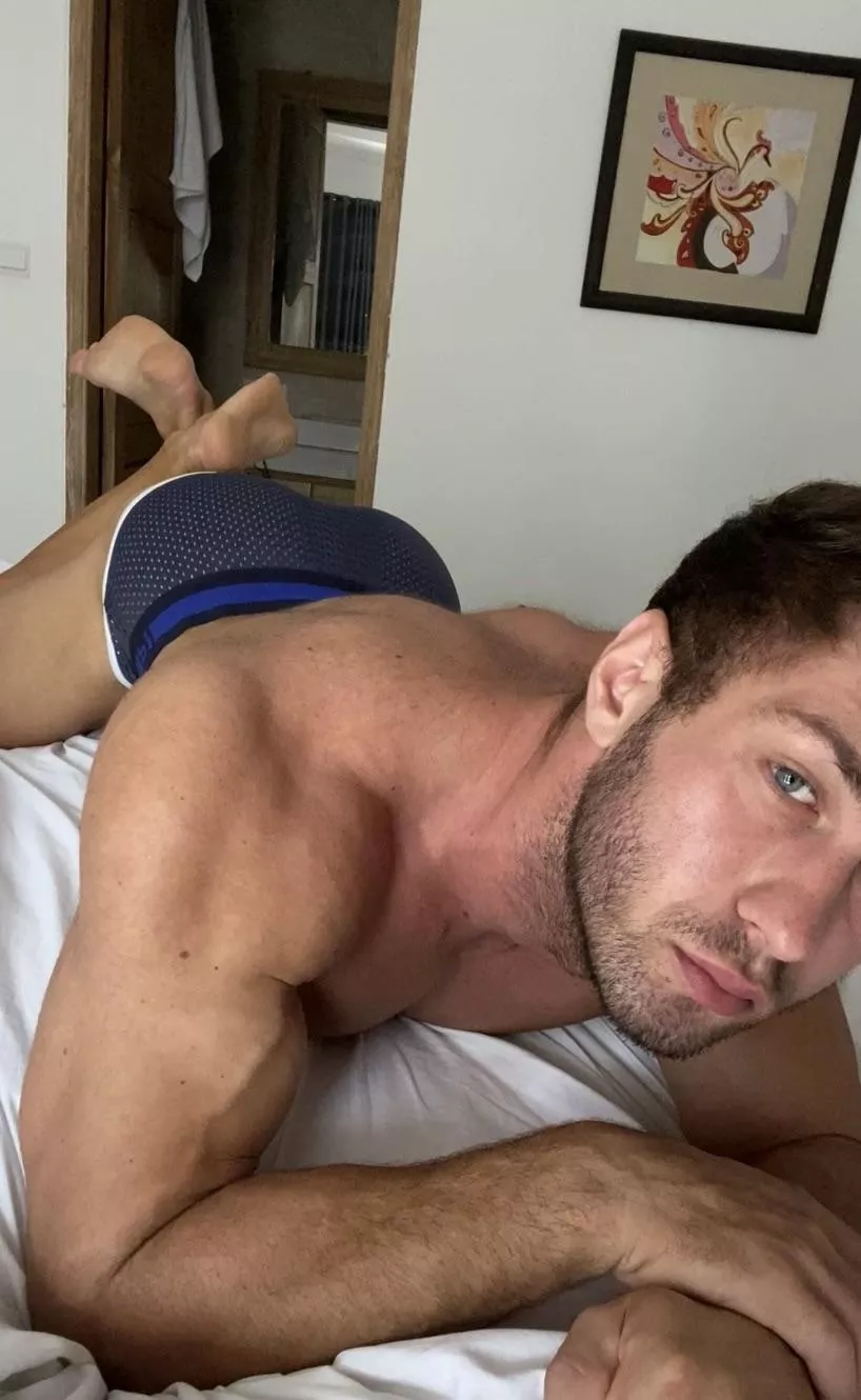 The only way we love our selfies 🍑