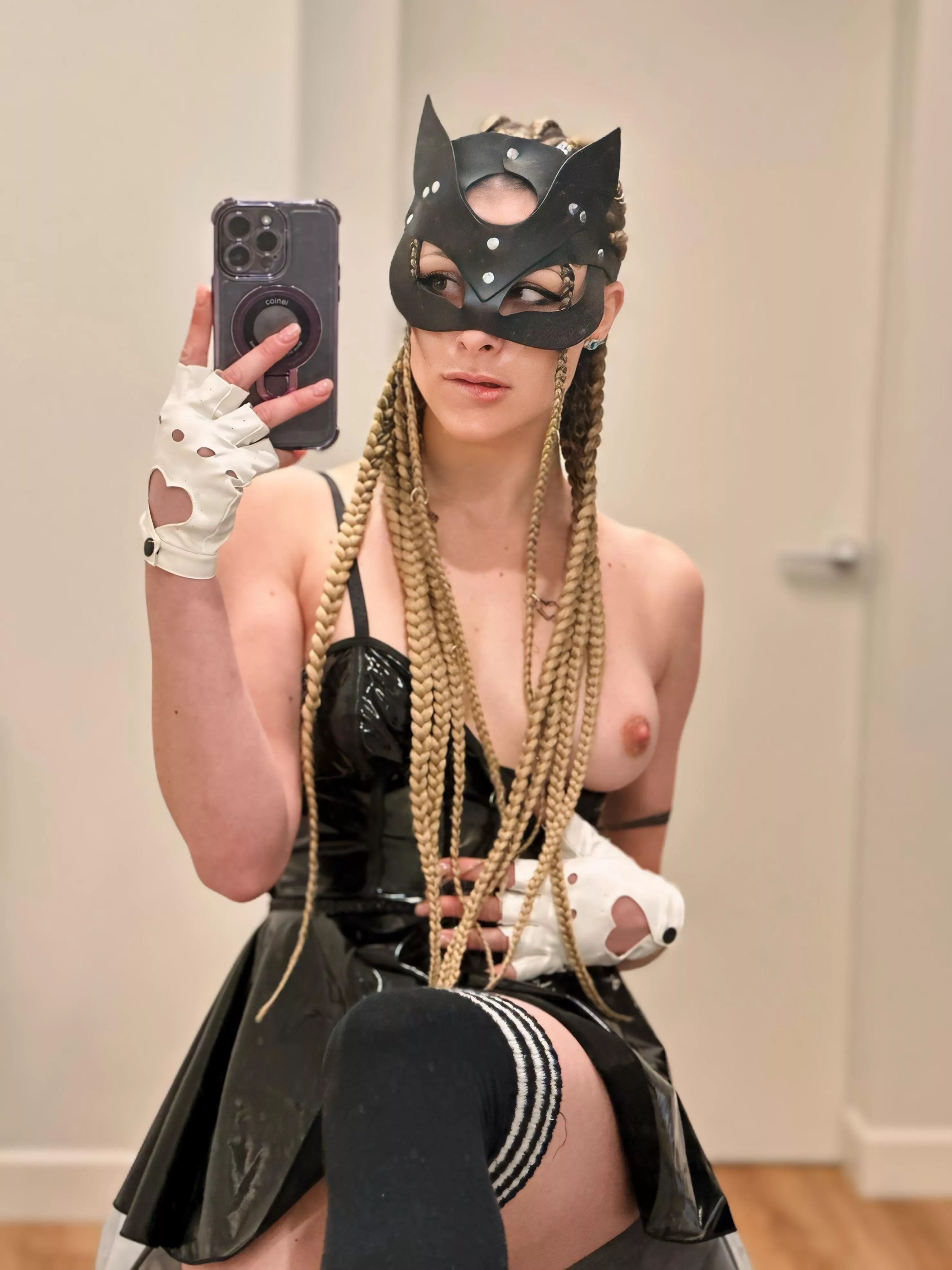 The owner said he wanted to get a cat, but I'm the best cat who's willing to follow any orders