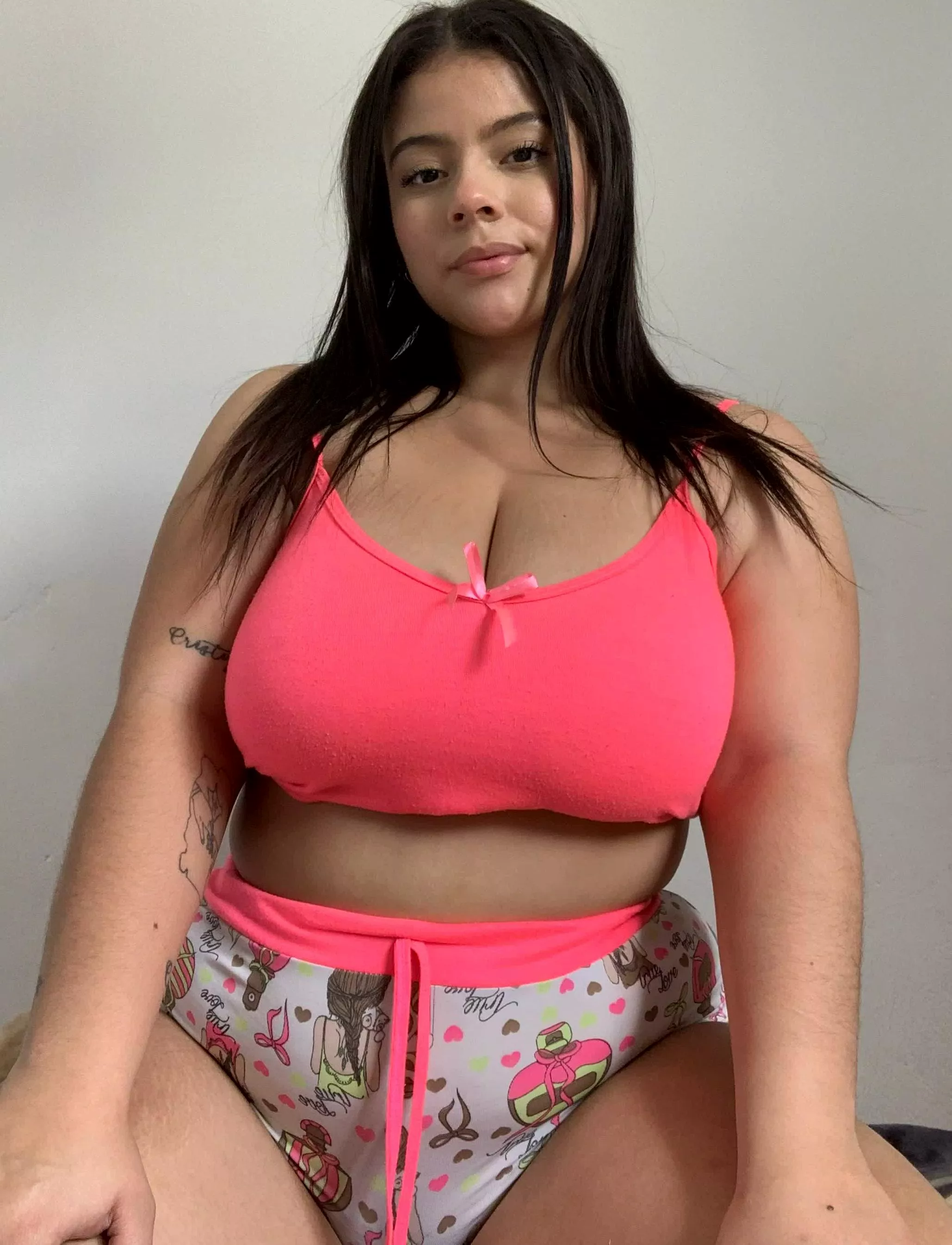 You know you can’t resist it.. so just fuck me
