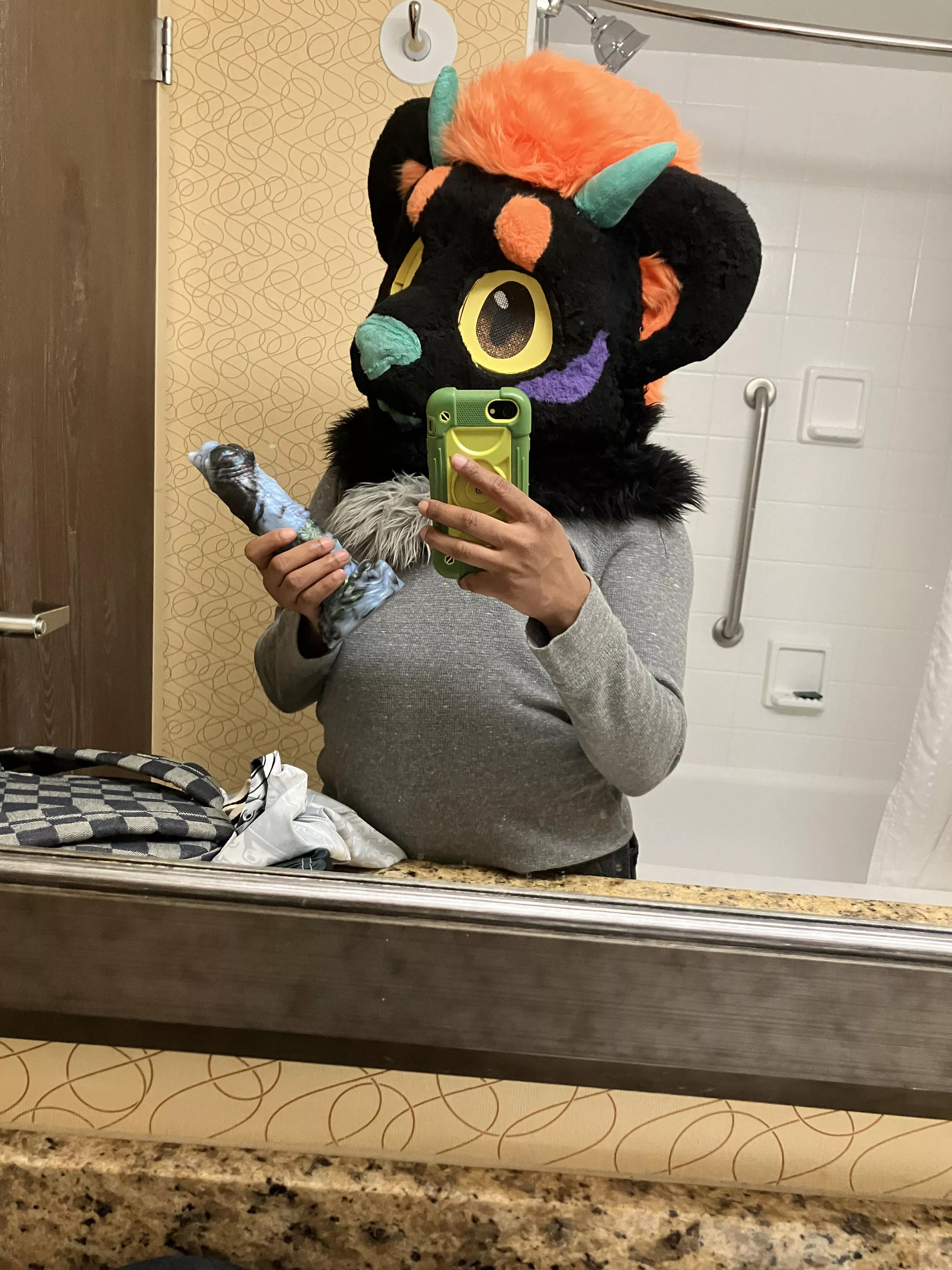 Brought my new favorite toy to my con trip :3