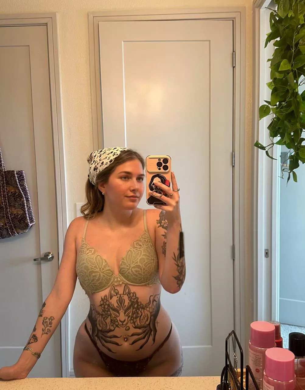 Can a inked chubby girl get you to notice her
