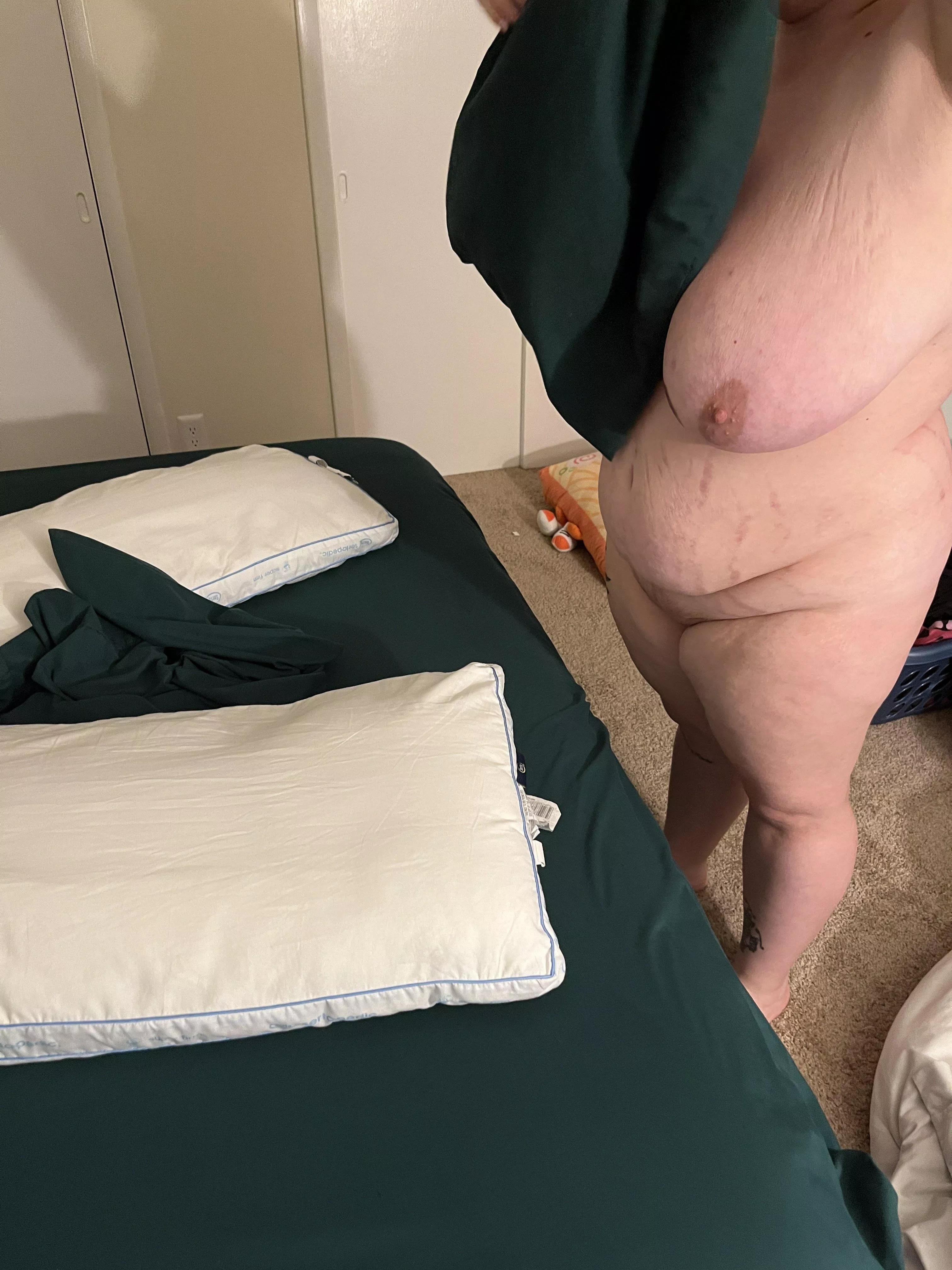 Cum make the bed with me