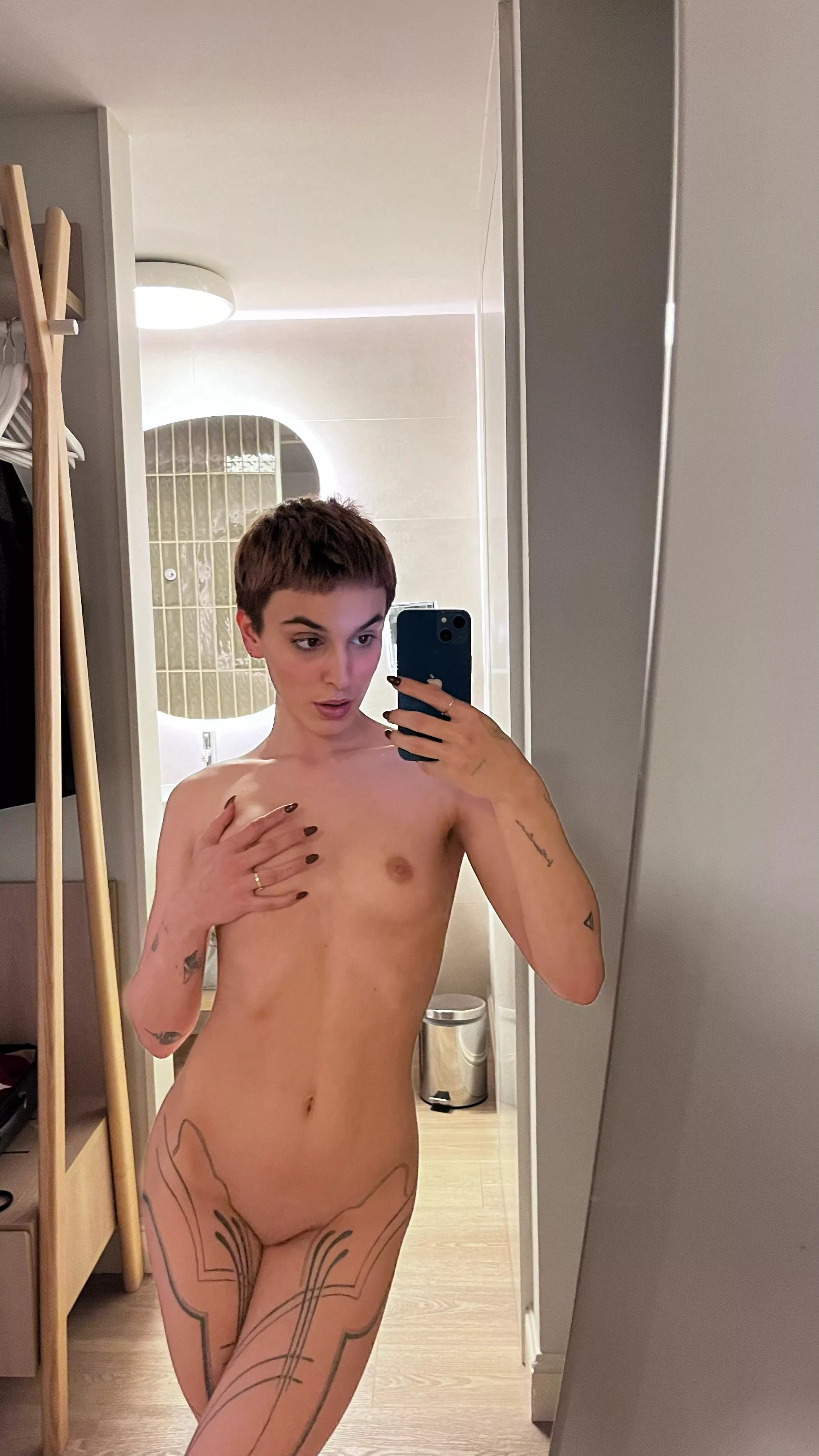 I am very handy and elastic in bed.