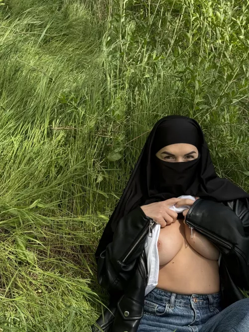 I like to show my tits in public