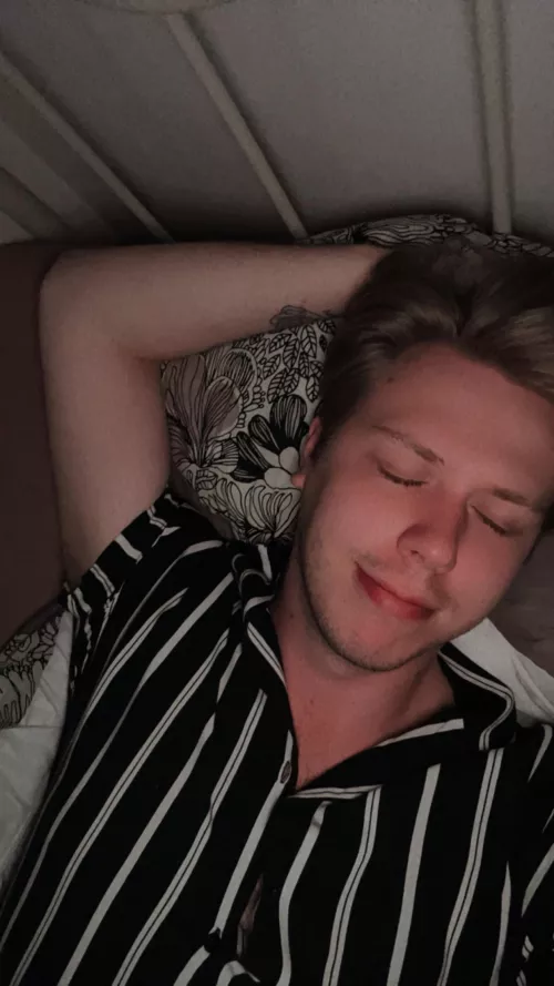 Im feeling so exhausted after boyfriends graduation party 😮‍💨