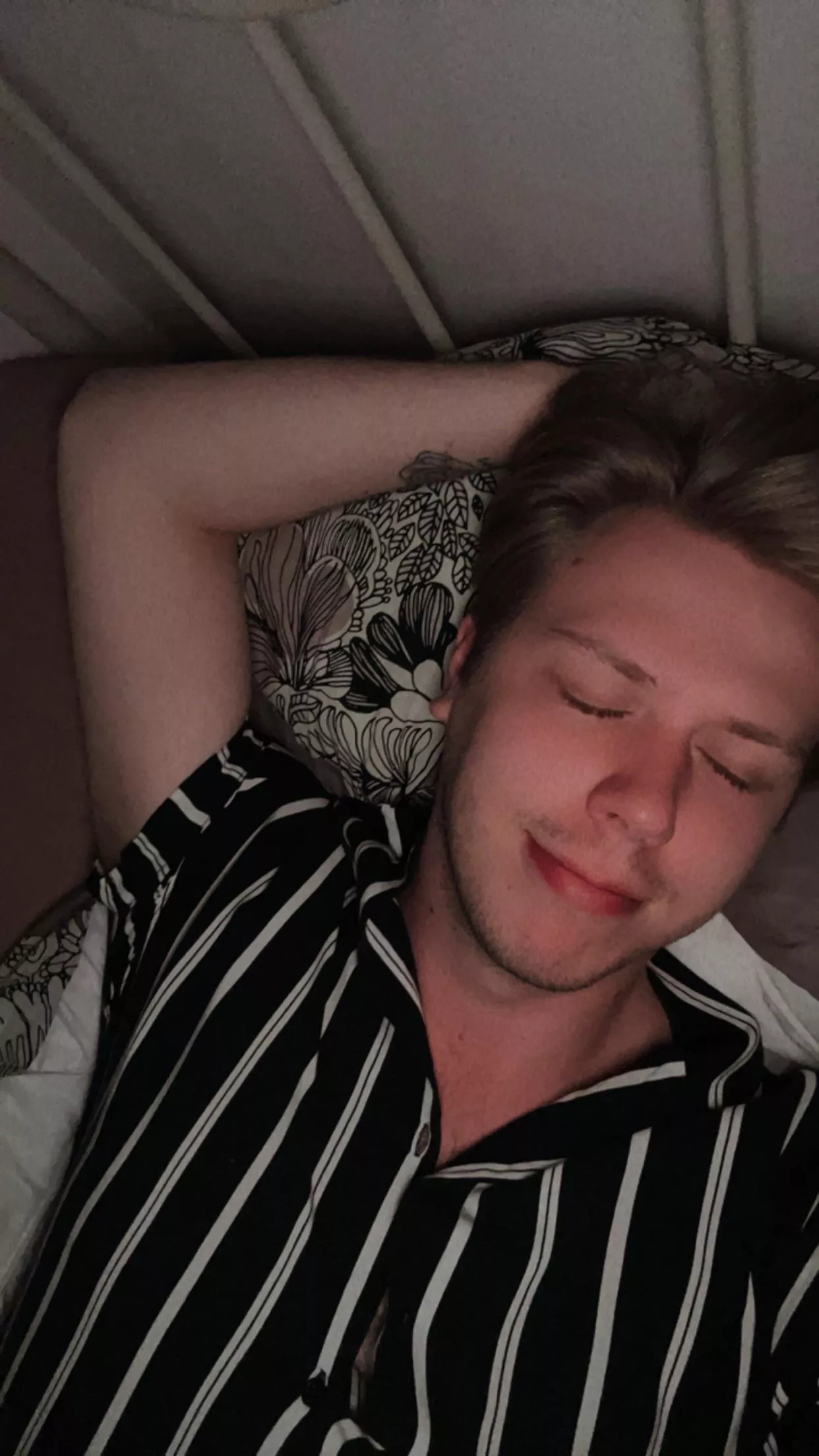 Im feeling so exhausted after boyfriends graduation party 😮‍💨