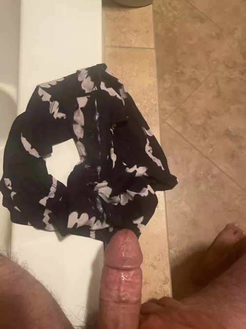 Load on wife’s dirty panties