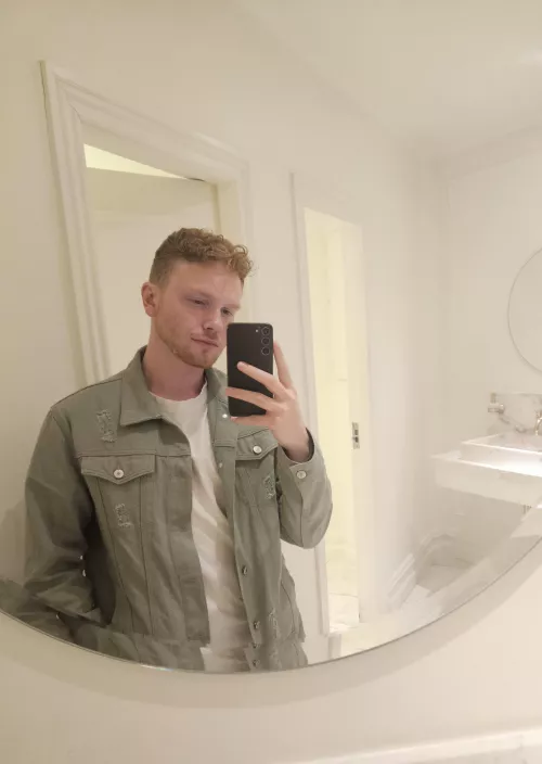 Shit at taking mirror pics but i tried lol.. hope you guys have a great day!