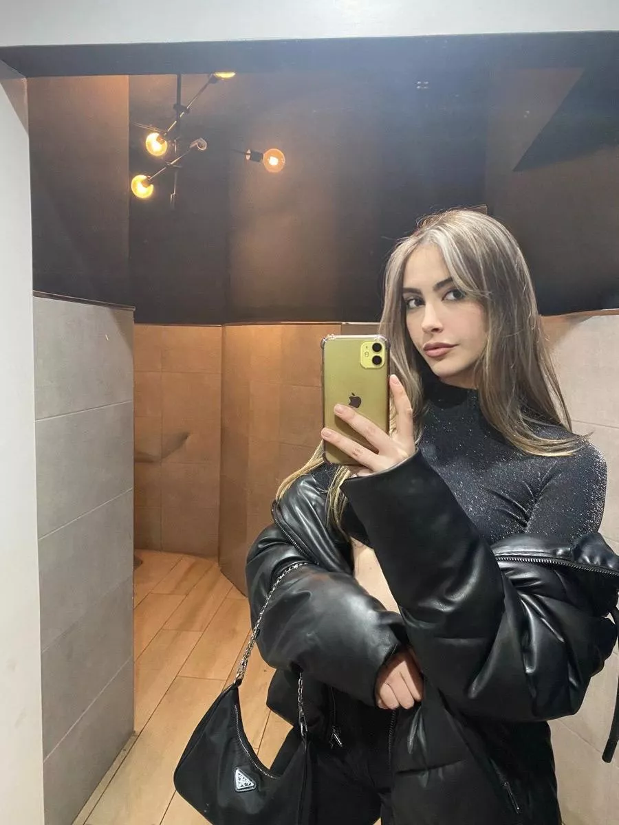 this classy girl deserves a classy date. would you take me out?